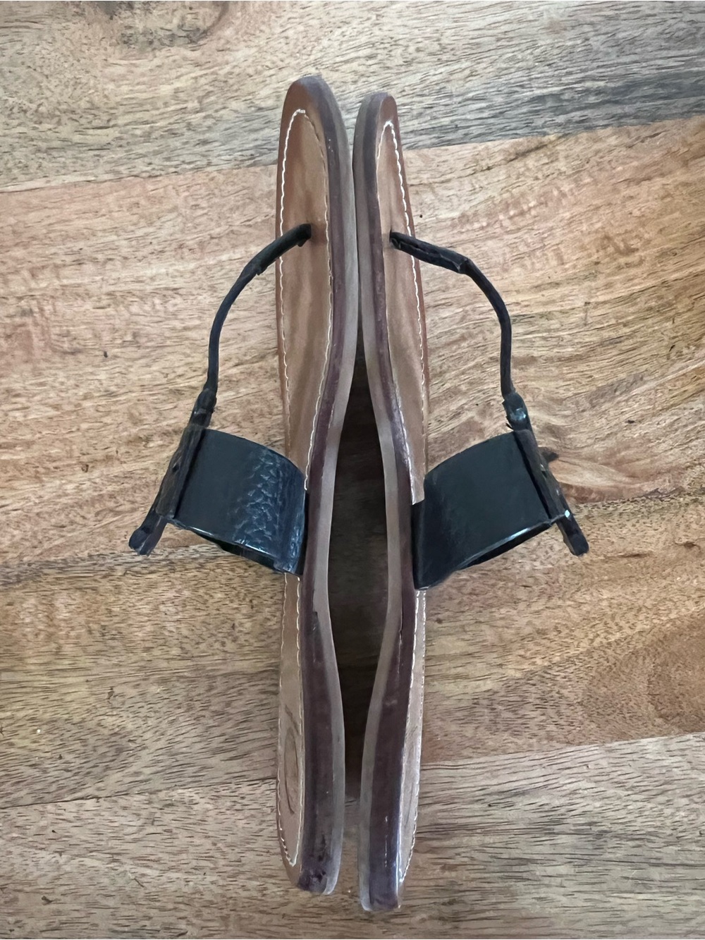 Tory Burch Black Leather Logo Thong Sandals with Brown Footbed - Picture 6 of 11